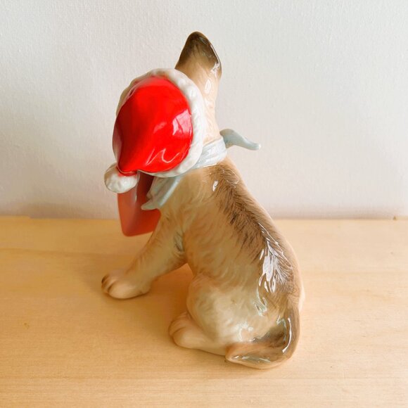 Coalport Whiskers and Paws "With Love" Christmas Figurine - Picture 4 of 14